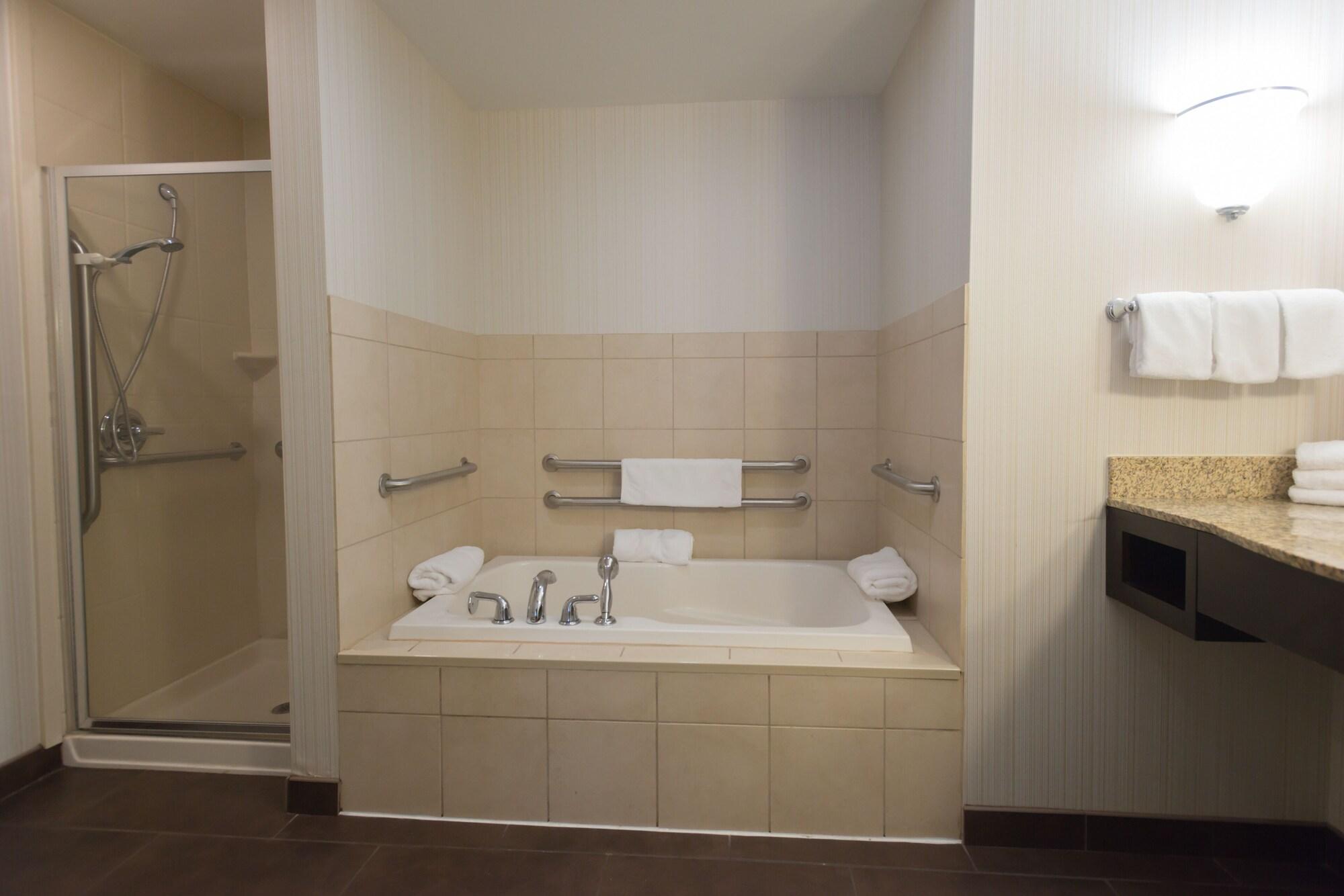 Hilton Garden Inn Мерилвил Екстериор снимка