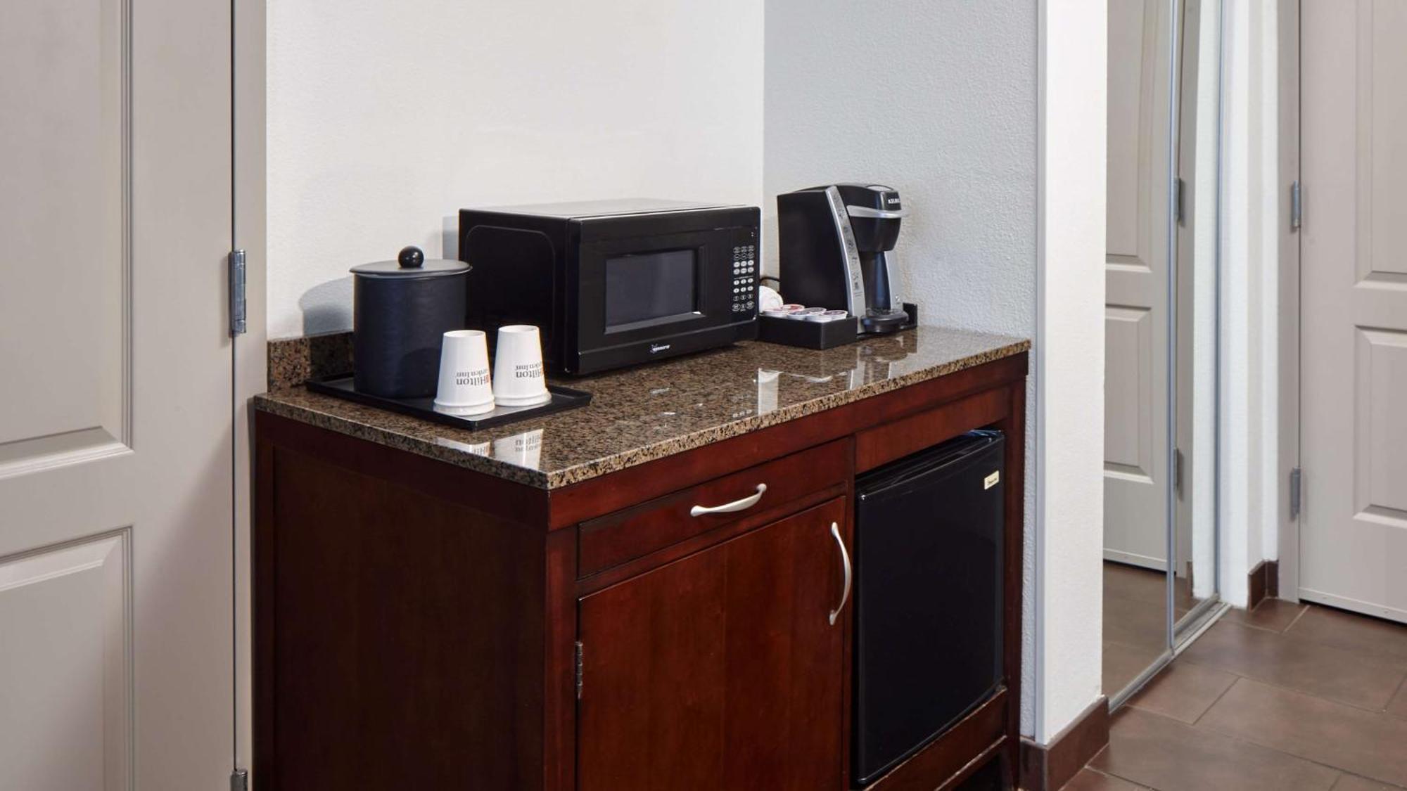 Hilton Garden Inn Мерилвил Екстериор снимка