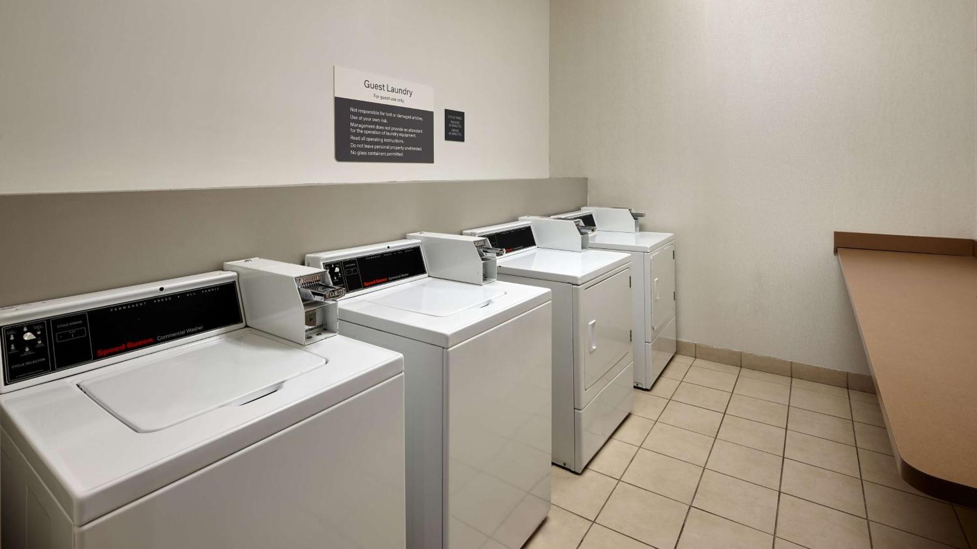 Hilton Garden Inn Мерилвил Екстериор снимка