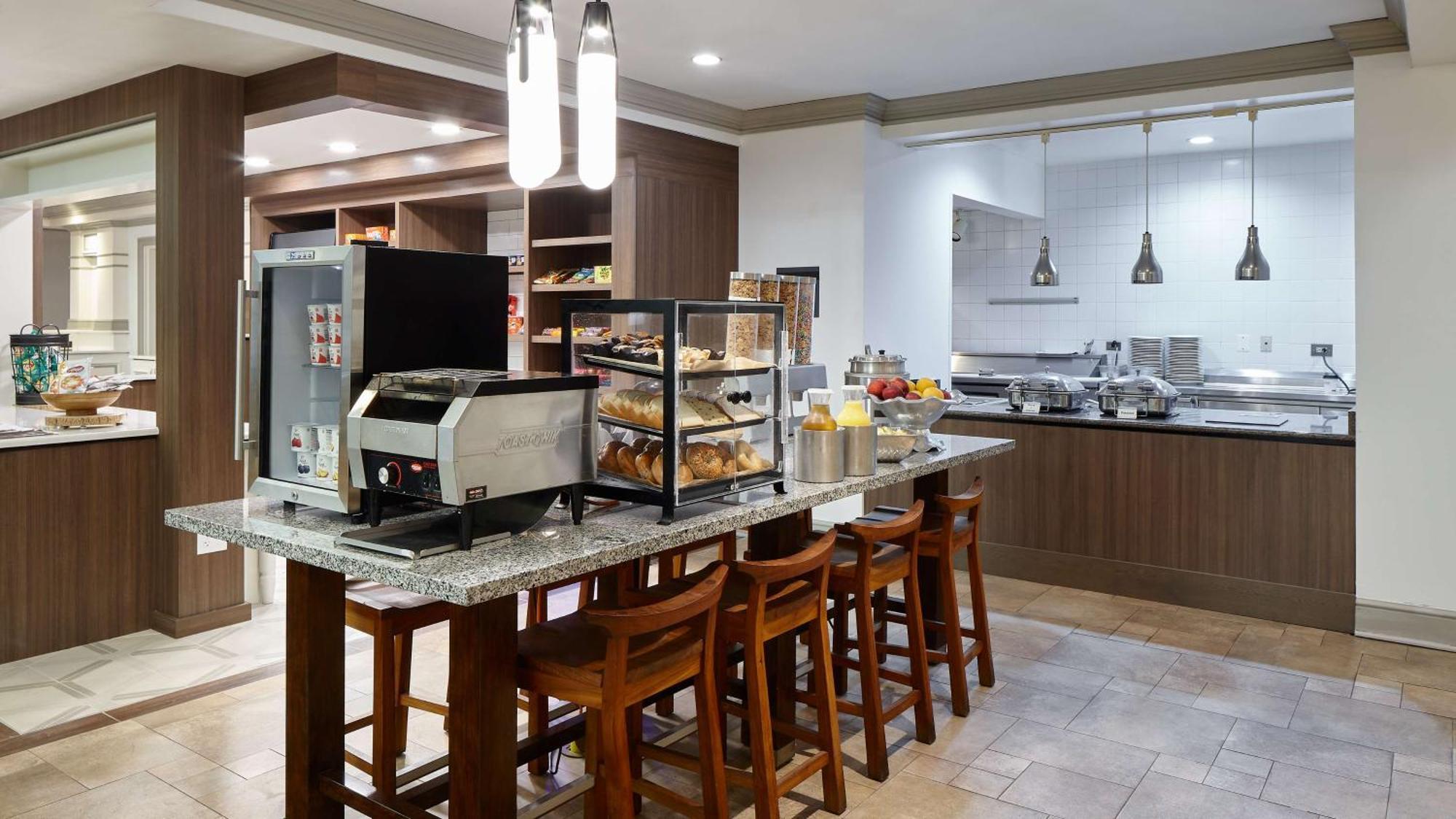 Hilton Garden Inn Мерилвил Екстериор снимка