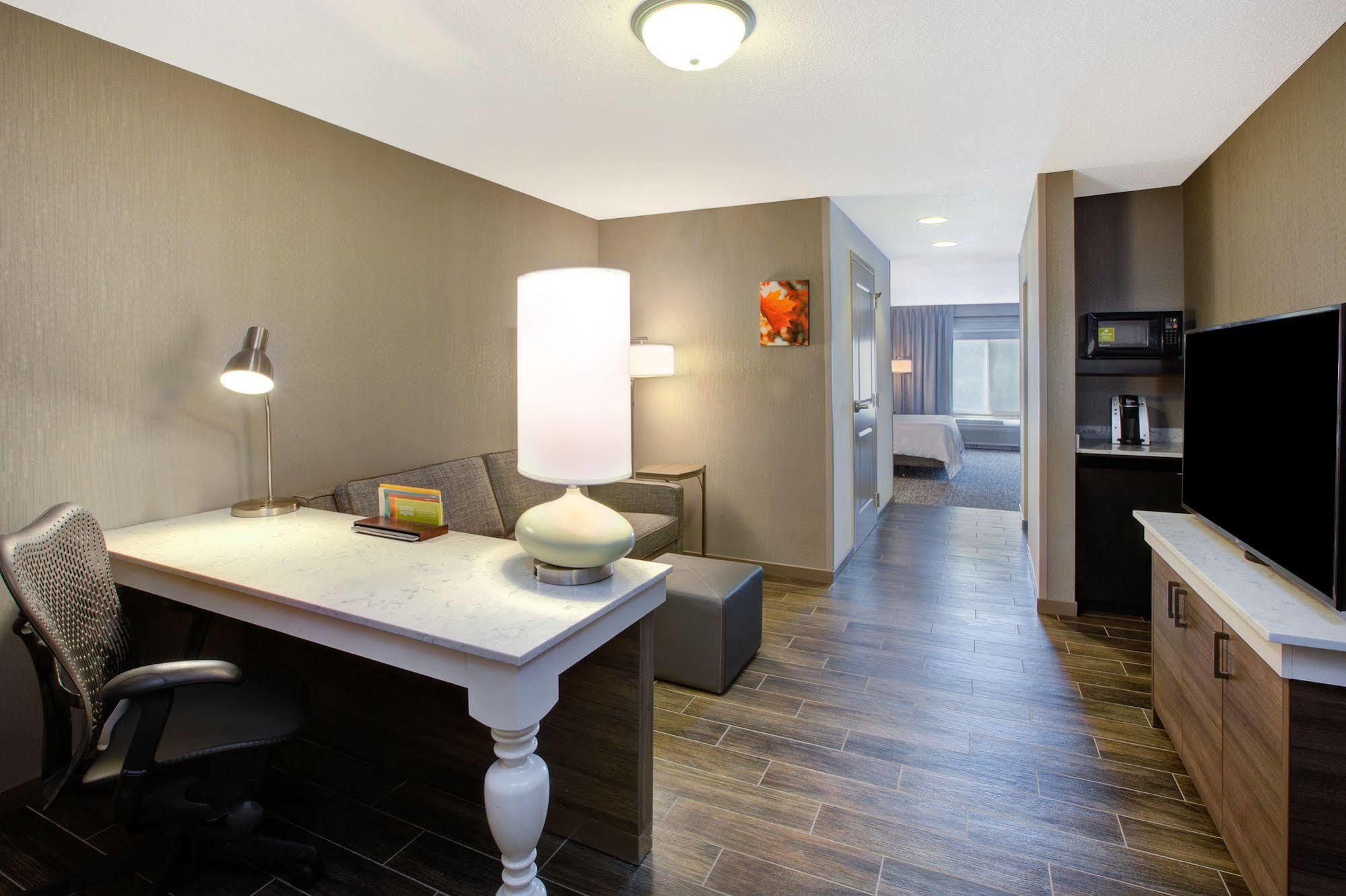Hilton Garden Inn Мерилвил Екстериор снимка